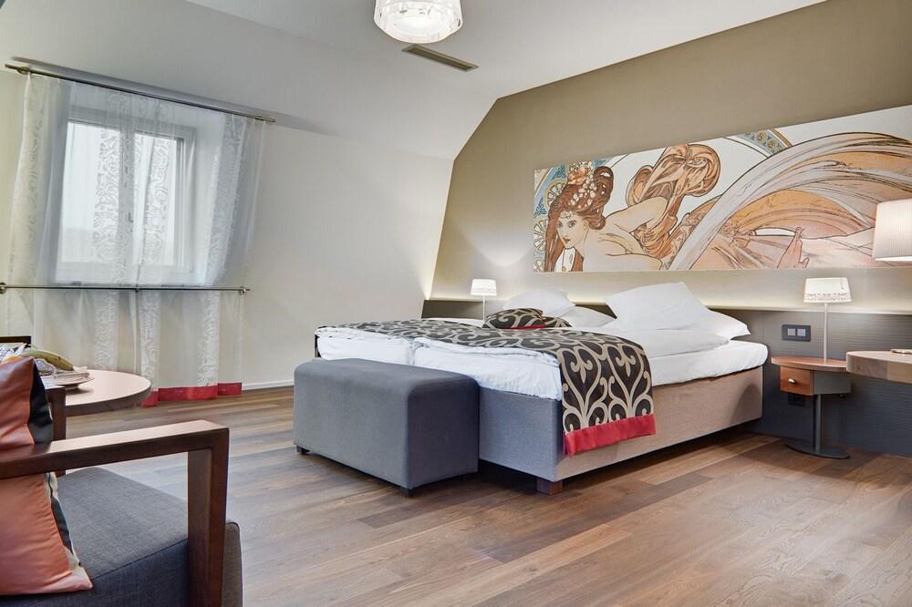 Belvedere Strandhotel Spiez Bagian luar foto