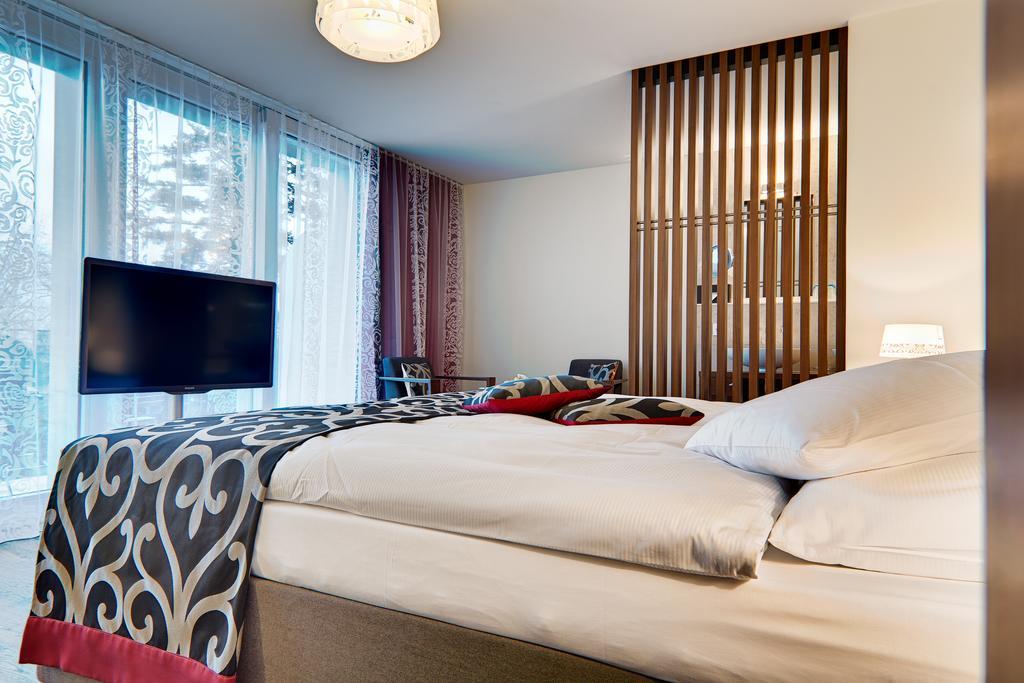 Belvedere Strandhotel Spiez Bagian luar foto