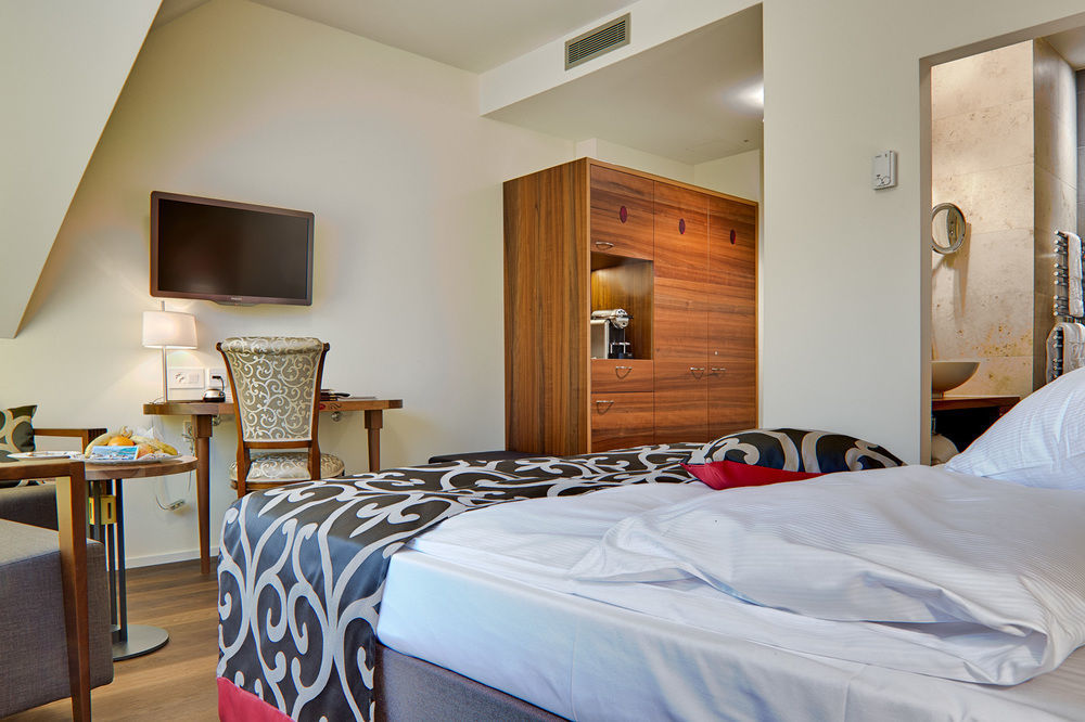 Belvedere Strandhotel Spiez Bagian luar foto