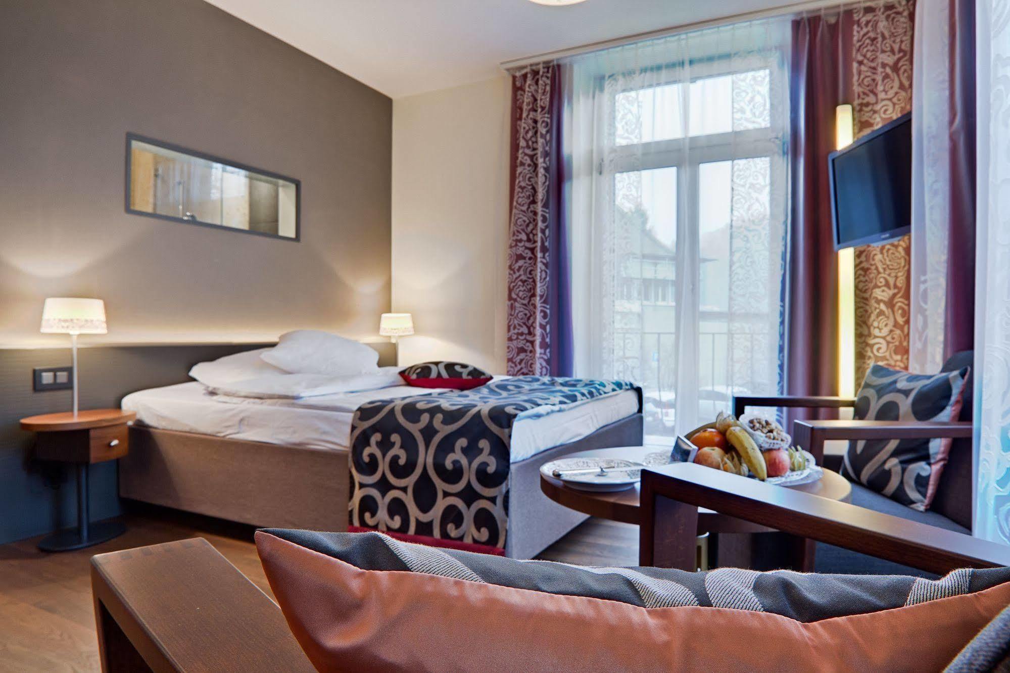 Belvedere Strandhotel Spiez Bagian luar foto